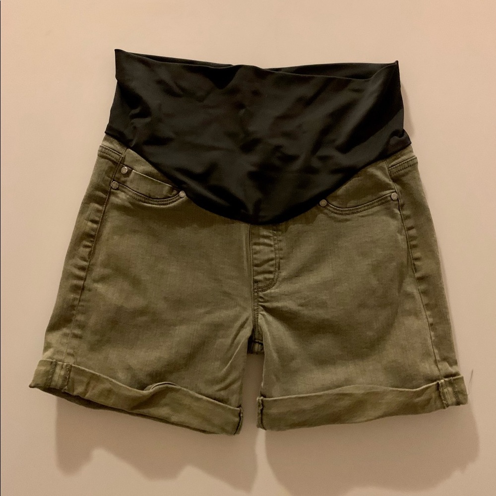 Liverpool Jeans Co. Maternity Shorts- size 6/28 - 4 “ leg- Stretchy comfortable